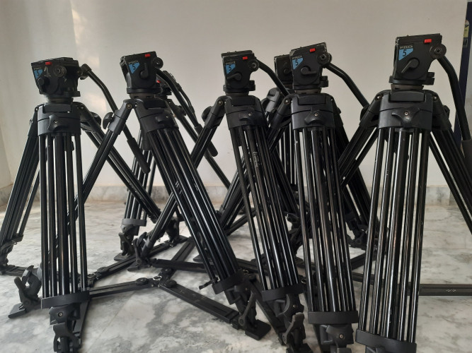 Vinten tripods and heads. Legs are marked as PT520 - image #2