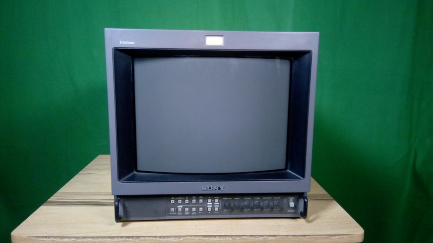 Sony PVM 9044QM 9" monitor is a high reoslution component CRT monitor - image #2