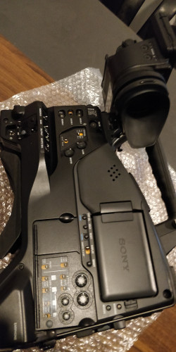 Sony 4K B4 mount camera PXW Z 450 with viewfinder - image #1