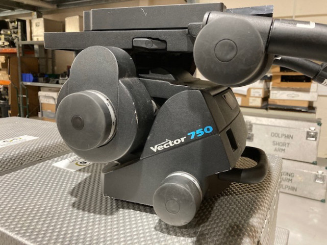 Vinten Vector 750 head - image #1