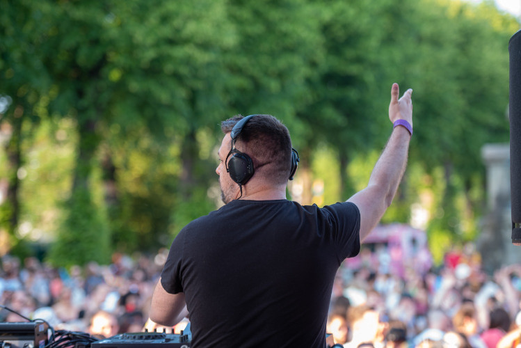 kmfm Combines Cleanfeed With Starlink To Broadcast Live From Pride Canterbury